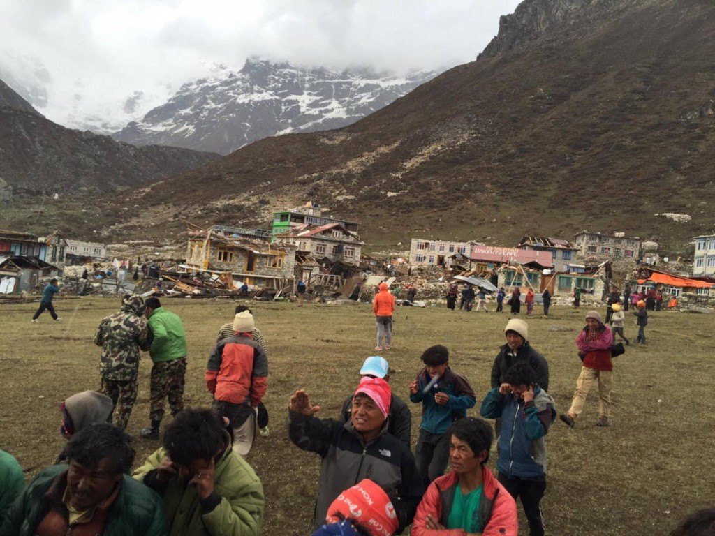 LANGTANG, MAY 6 (UNI):- IAF helicopters pressed into service to rescue earthquake hit people from Langtang in Nepal on Wednesday. UNI PHOTO-19U